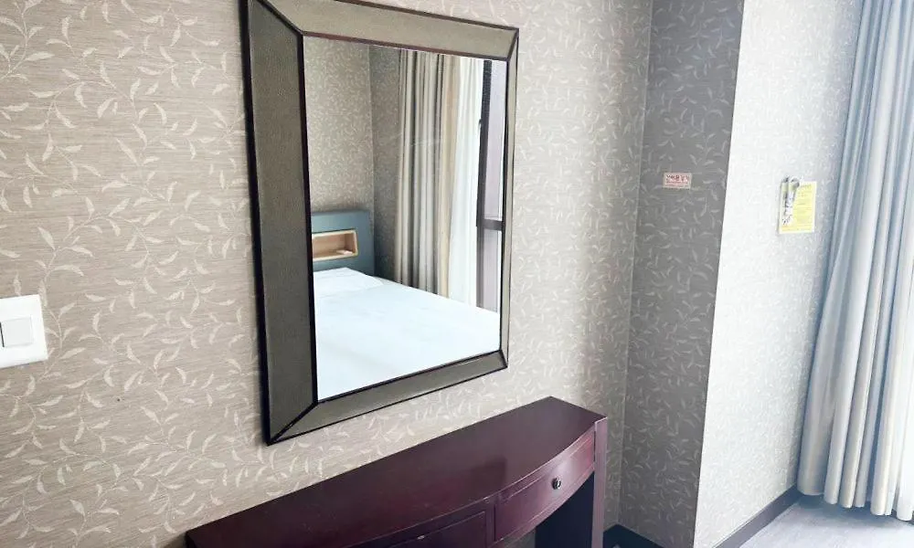 Centum City Hotel Busan 3*,