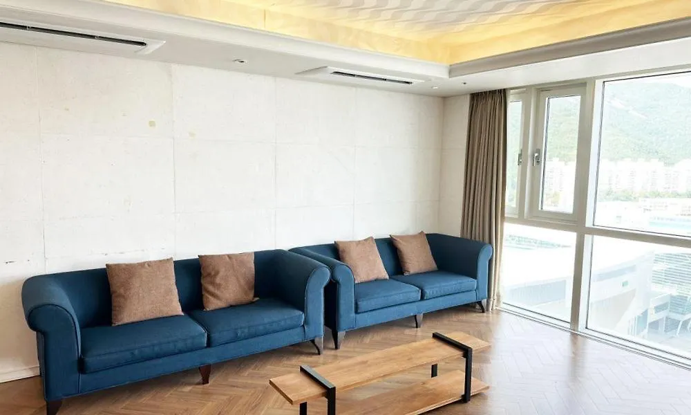 Centum City Hotel Busan 3*,